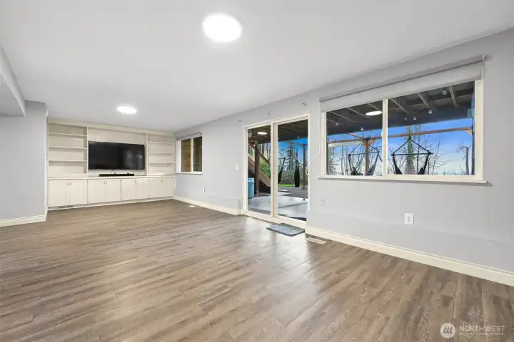 Bonus room with built-in's