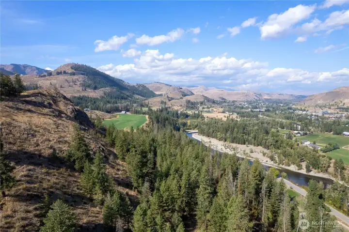 Beautiful valley setting!
