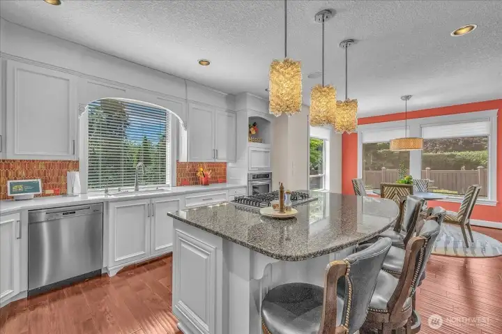 Kitchen Island/Cabinets