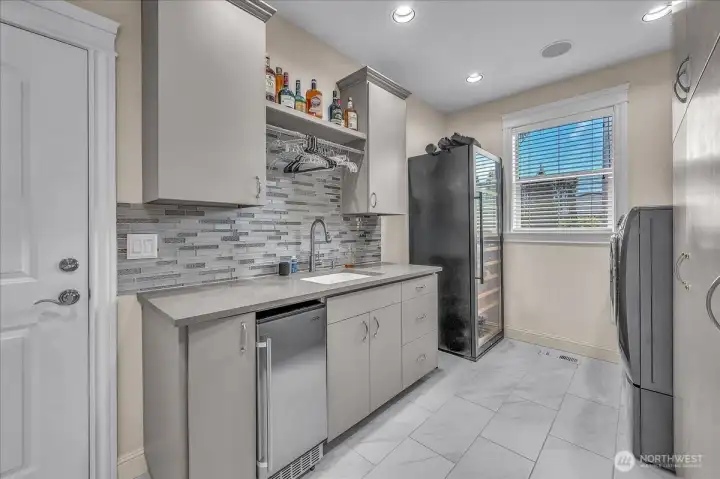 Laundry Room/Ice Maker
