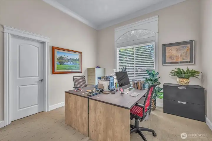 Bedroom/Office/Closet