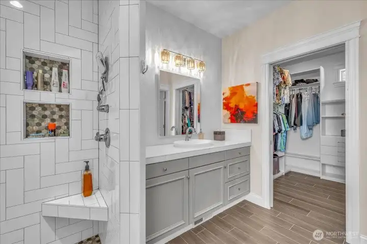 Primary heated Floors/Walk In Closet