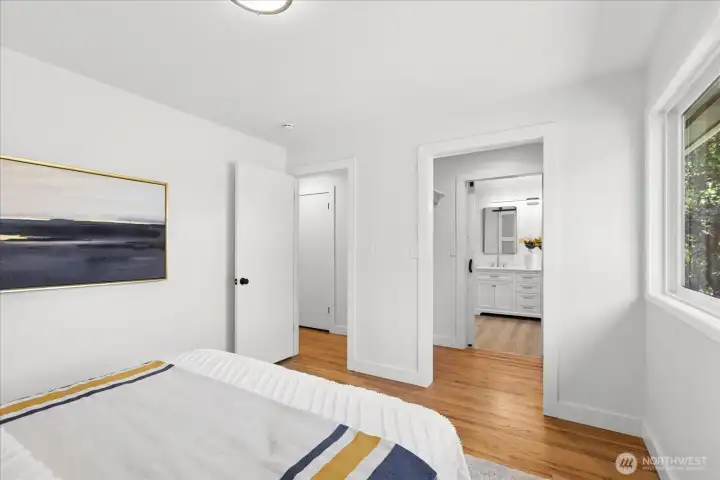 Pass through closet into en-suite bath