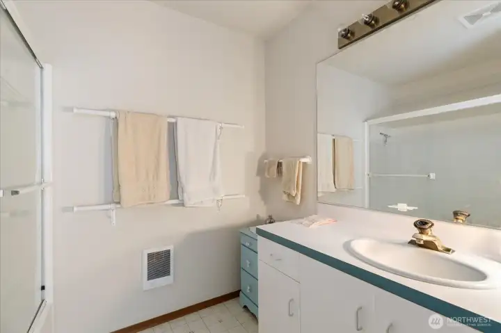 Guest Bathroom Guest Bathroom