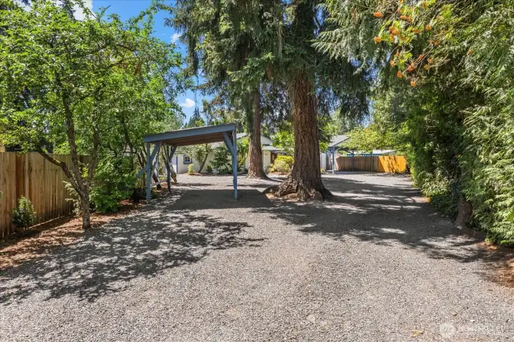 Long driveway with 2nd carport Long driveway with 2nd carport