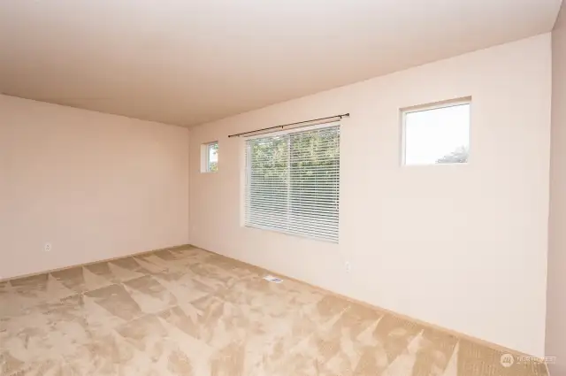 1st bedroom with walk-in closet