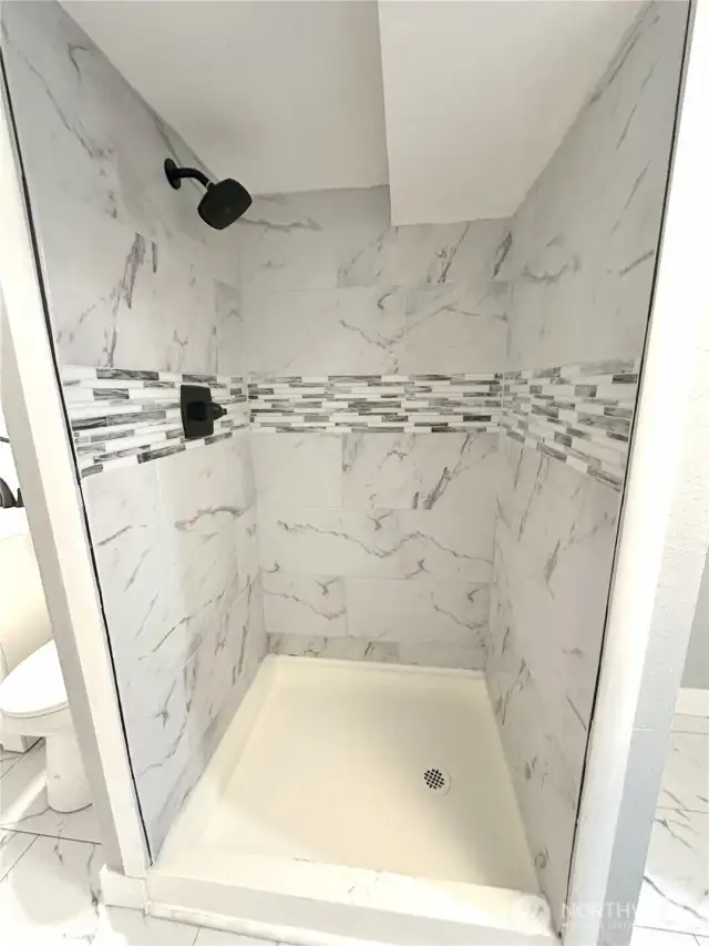 Lower bath