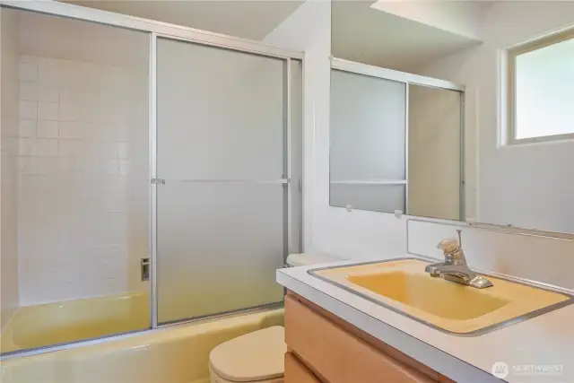 Primary private bath