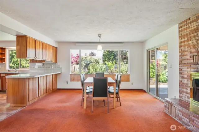Spacious living room