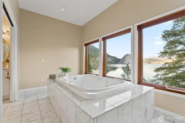Main floor primary jetted tub