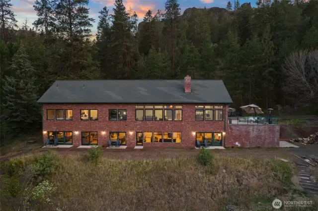 18.5 acres of Lake Roosevelt preserve