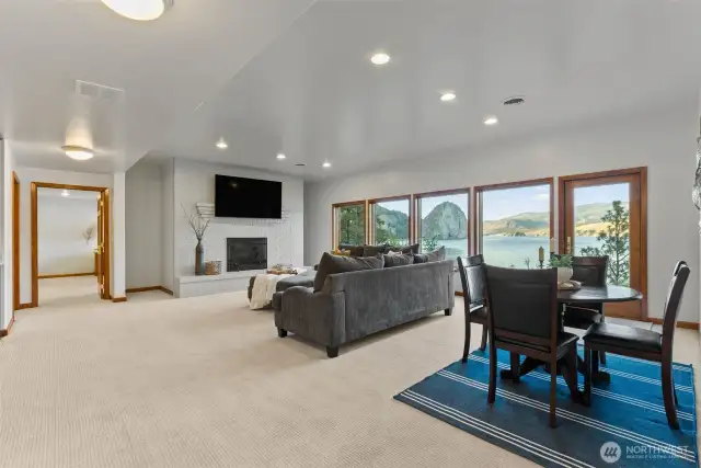 Lower level living and dining nook