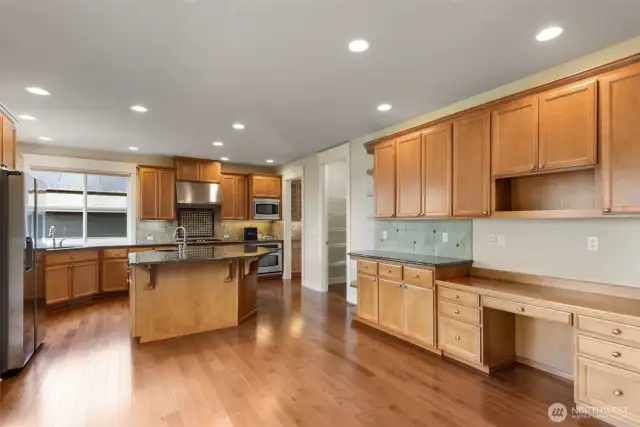 Center island w/ second sink!