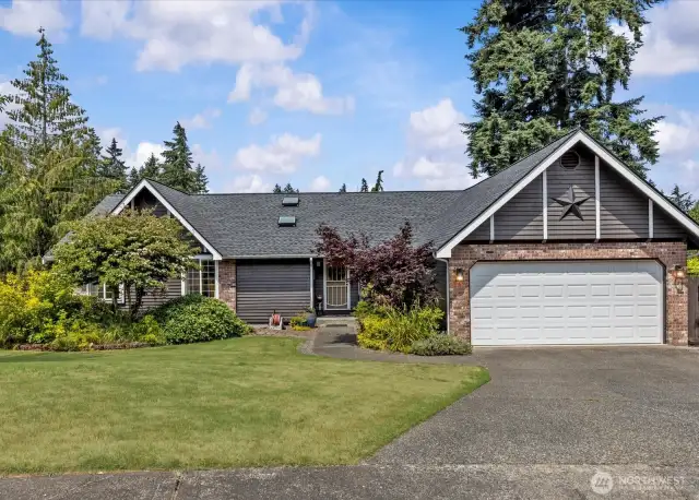 2902 30th Place SE, in Puyallup's South Hill | Shaw Road neighborhood, is a Rambler style home with a daylight basement. Nearby top-rated Puyallup schools!