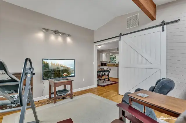 Huge 4th bedroom or family/rec/flex room