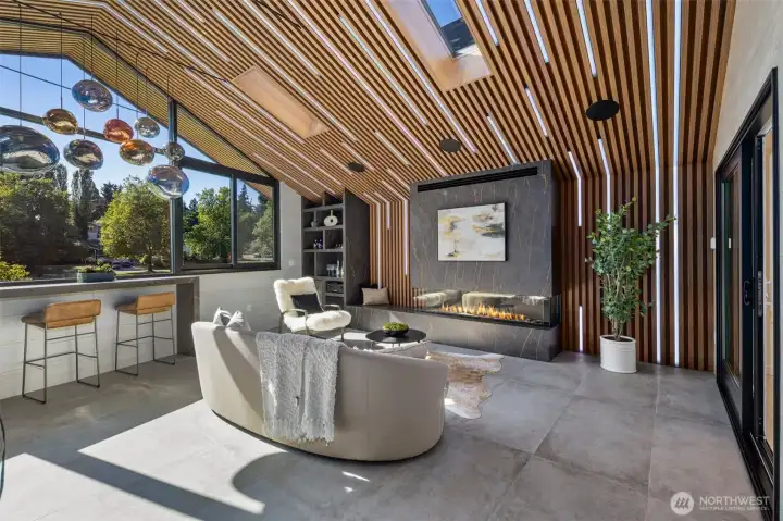 A showstopping lounge designed for every season, every gathering.