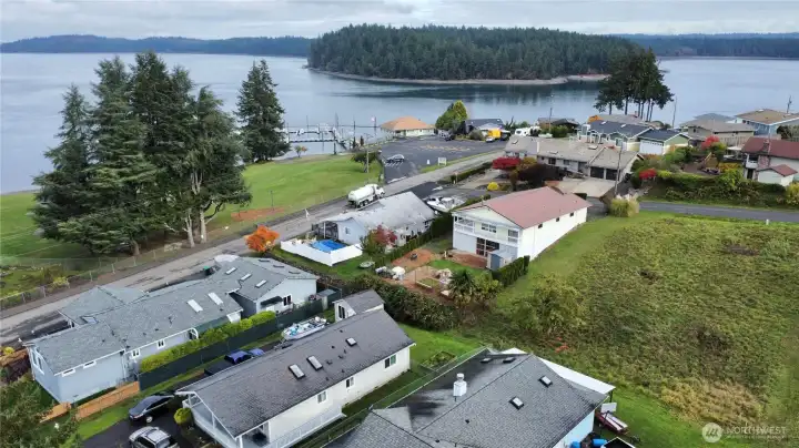 Steps from all the community amenities, including parks, waterfront, kayaks, and more!