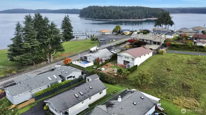 Steps from all the community amenities, including parks, waterfront, kayaks, and more!