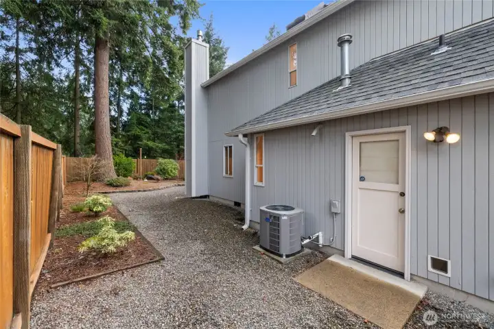 The side yard has easy access to the garage and the front yard gate. Don't miss the A/C unit!!