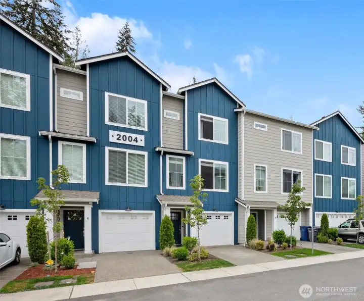 Welcome to the Farmhouses at Roxbughe, Townhome community built in 2021, this community is not a condo and is a wonderful place for first time buyer or investor looking for newer construction and amazing location.