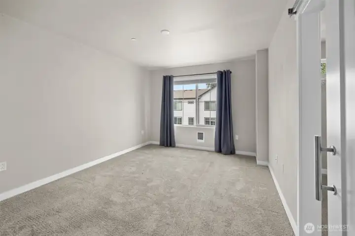 Primary bedroom, w/walk in closet.