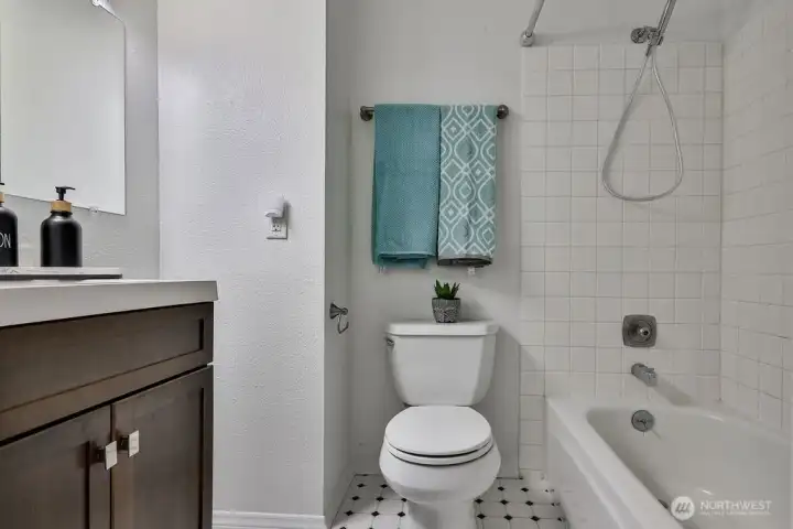 Full bath on the 2nd floor