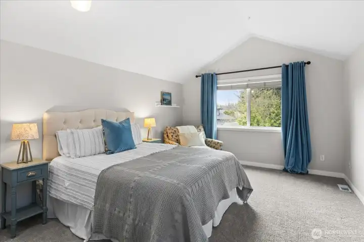 2nd bedroom up