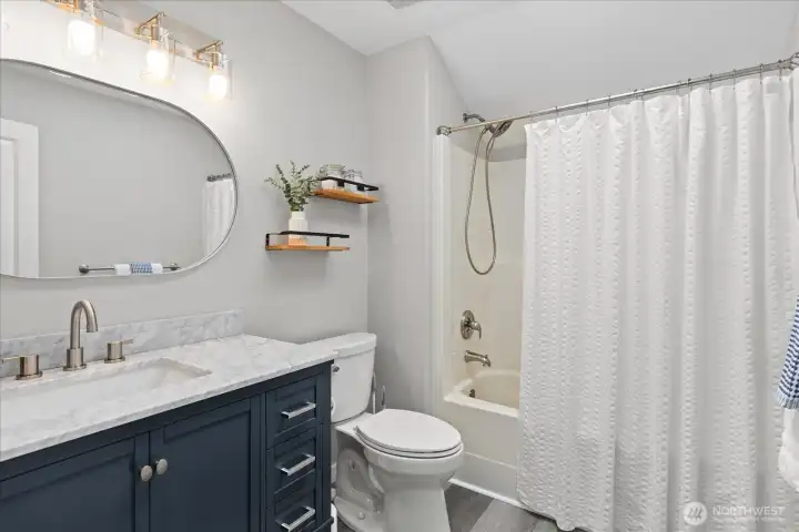 Upstairs full bathroom