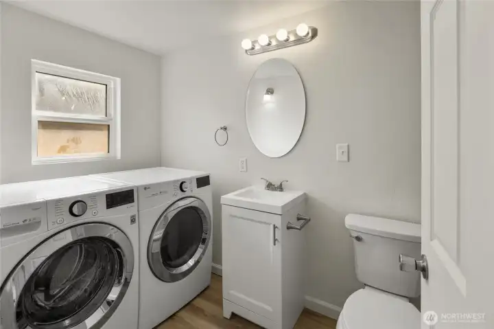 Main house full bath & laundry