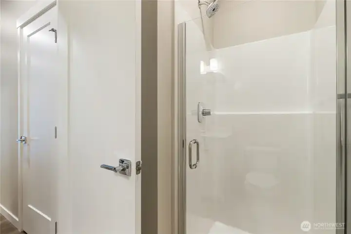 Main floor 3/4 bath view of walk-in shower