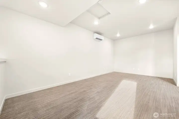Detached bonus space ideal for home offices or gym