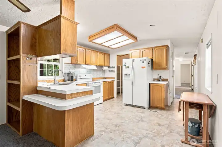 Spacious Kitchen! Spacious Kitchen!