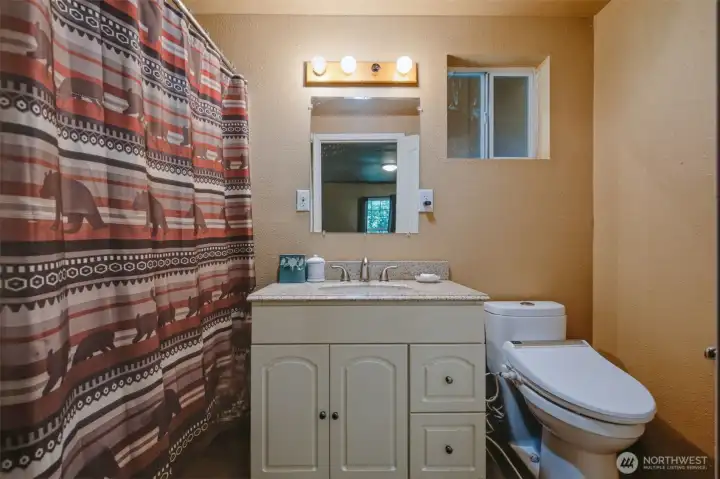 En-Suite off Primary Bedroom En-Suite off Primary Bedroom