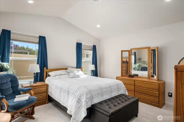 Master Suite - vaulted ceiling