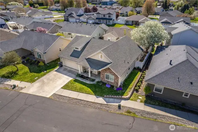 Aerial Photo - front driveway