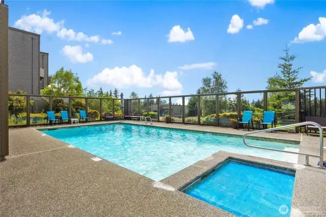 Community Pool & Hot Tub!