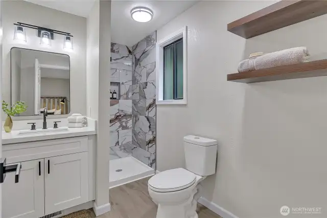 En suite bath to primary.
