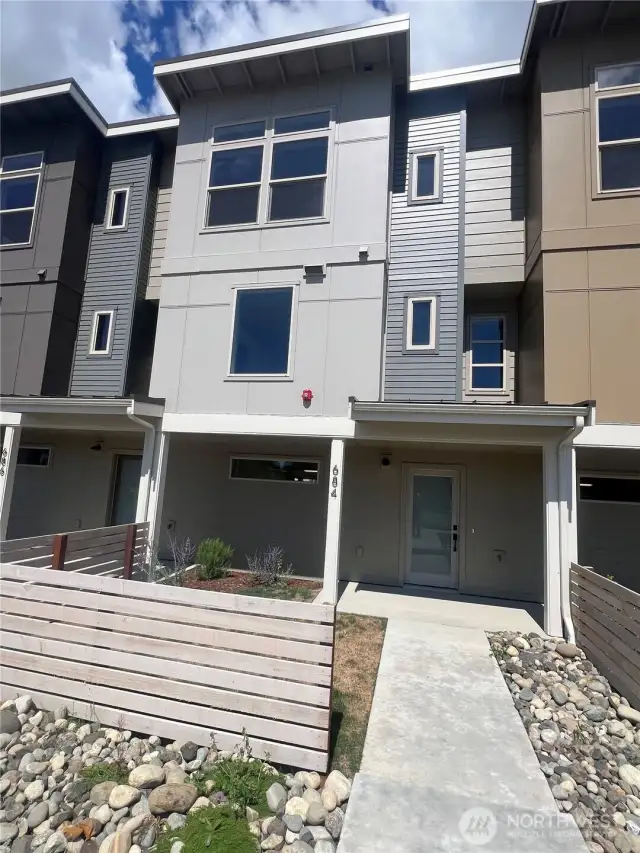 Welcome to 684 W Kline Road!