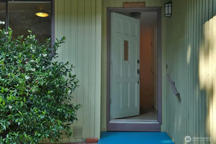 Upon entry, the door to the garage is to your right, the kitchen to your left and the hallway that leads to the living/dining room (to the left) and to the bedrooms and bathrooms (to the right).
