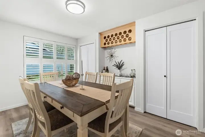 Large dining room could be office/4th bedroom