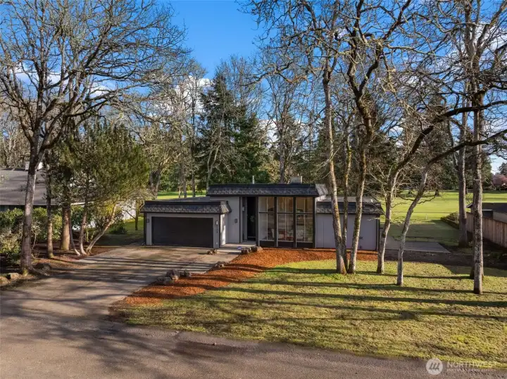 What an amazing lot with spectacular views