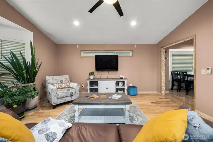 Lovely 16'x18' (288sf) family room/gathering space.