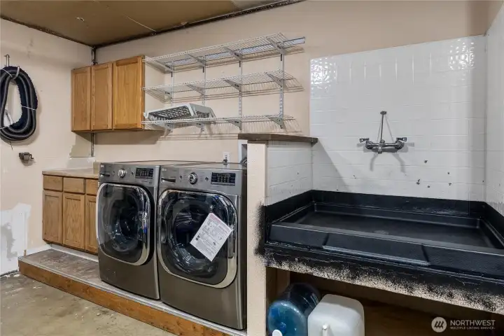 onvenient laundry area located in the garage, complete with a raised dog bath for easy pet care!