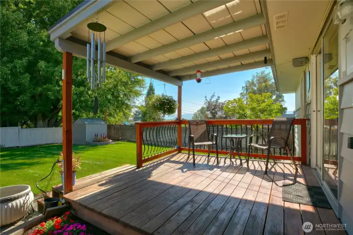 Outdoor Morning Coffe & Dining Options