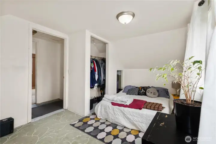 2nd bedroom
