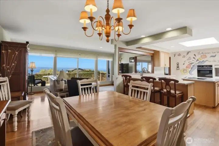 Eating area off of kitchen.