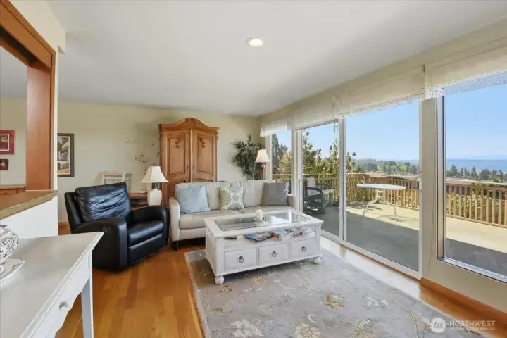 Sliding glass door to entertaining size deck.