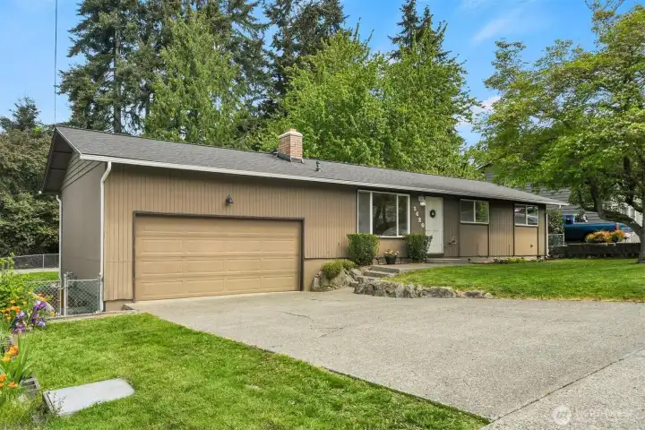 Enjoy a spacious garage with a long driveway, walkable sidewalks, and plenty of street parking for visitors Enjoy a spacious garage with a long driveway, walkable sidewalks, and plenty of street parking for visitors