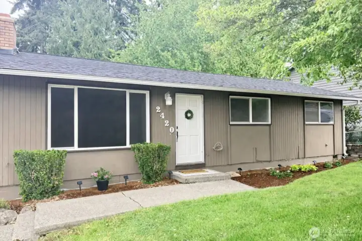 One-level living with desirable garden beds for easy, year-round enjoyment One-level living with desirable garden beds for easy, year-round enjoyment