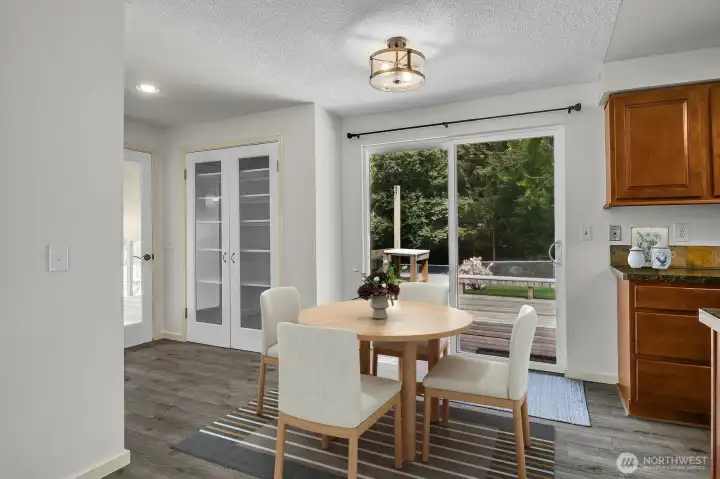 Bright kitchen with a spacious eat-in dining area perfect for everyday meals or entertaining Bright kitchen with a spacious eat-in dining area perfect for everyday meals or entertaining
